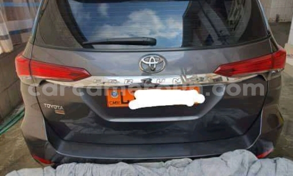 Sayi Na hannu Toyota Fortuner Black Mota in Douala a Ƙasar Kamaru Sayi Na hannu Toyota Fortuner Black Mota in Douala a Ƙasar Kamaru