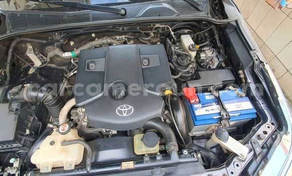 Sayi Na hannu Toyota Fortuner Black Mota in Douala a Ƙasar Kamaru Sayi Na hannu Toyota Fortuner Black Mota in Douala a Ƙasar Kamaru