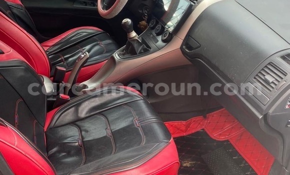 Sayi Sabo Toyota Auris Blue Mota in Douala a Ƙasar Kamaru Sayi Sabo Toyota Auris Blue Mota in Douala a Ƙasar Kamaru