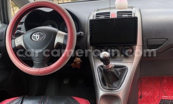 Sayi Sabo Toyota Auris Blue Mota in Douala a Ƙasar Kamaru Sayi Sabo Toyota Auris Blue Mota in Douala a Ƙasar Kamaru