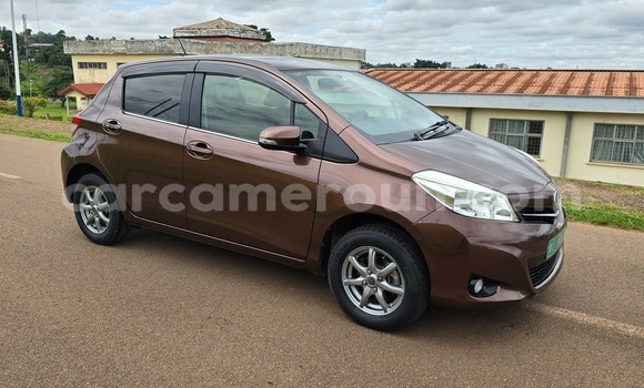 Sayi Na hannu Toyota Yaris Brown Mota in Yaounde a Babban Kamaru