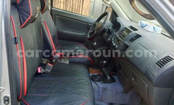 Sayi Na hannu Toyota Hilux White Mota in Douala a Ƙasar Kamaru Sayi Na hannu Toyota Hilux White Mota in Douala a Ƙasar Kamaru