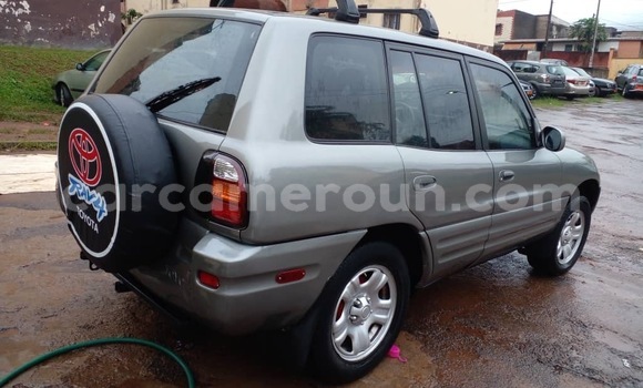 Acheter Occasion Voiture Toyota RAV4 Gris à Yaoundé, Central Cameroon Acheter Occasion Voiture Toyota RAV4 Gris à Yaoundé, Central Cameroon