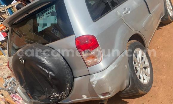Sayi Sabo Toyota RAV4 Azurfa Mota in Yaounde a Babban Kamaru Sayi Sabo Toyota RAV4 Azurfa Mota in Yaounde a Babban Kamaru