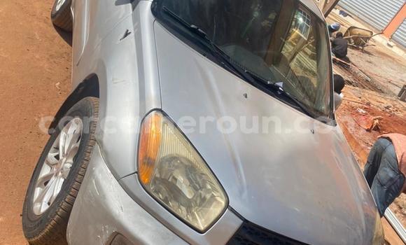 Sayi Sabo Toyota RAV4 Azurfa Mota in Yaounde a Babban Kamaru Sayi Sabo Toyota RAV4 Azurfa Mota in Yaounde a Babban Kamaru