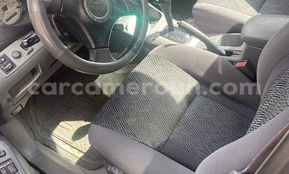 Sayi Sabo Toyota RAV4 Azurfa Mota in Yaounde a Babban Kamaru Sayi Sabo Toyota RAV4 Azurfa Mota in Yaounde a Babban Kamaru