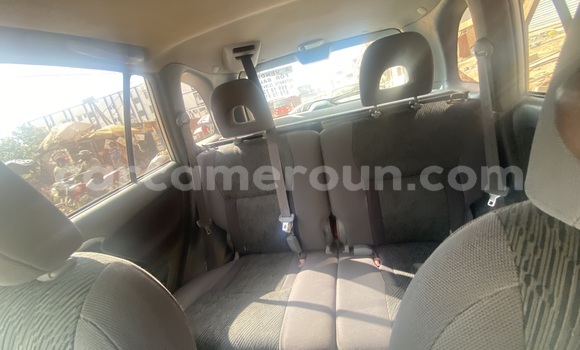 Sayi Sabo Toyota RAV4 Azurfa Mota in Yaounde a Babban Kamaru Sayi Sabo Toyota RAV4 Azurfa Mota in Yaounde a Babban Kamaru