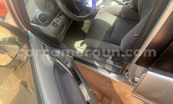 Sayi Sabo Toyota RAV4 Azurfa Mota in Yaounde a Babban Kamaru Sayi Sabo Toyota RAV4 Azurfa Mota in Yaounde a Babban Kamaru