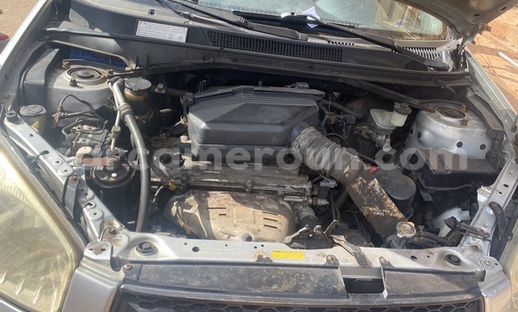 Sayi Sabo Toyota RAV4 Azurfa Mota in Yaounde a Babban Kamaru Sayi Sabo Toyota RAV4 Azurfa Mota in Yaounde a Babban Kamaru