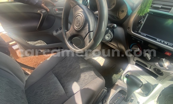 Sayi Sabo Toyota RAV4 Azurfa Mota in Yaounde a Babban Kamaru Sayi Sabo Toyota RAV4 Azurfa Mota in Yaounde a Babban Kamaru