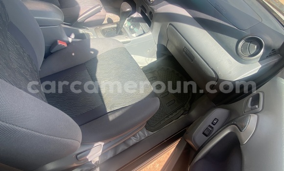 Sayi Sabo Toyota RAV4 Azurfa Mota in Yaounde a Babban Kamaru Sayi Sabo Toyota RAV4 Azurfa Mota in Yaounde a Babban Kamaru