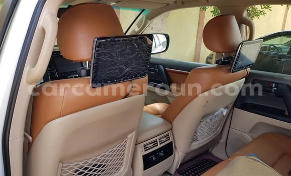 Acheter Occasion Voiture Toyota Land Cruiser Blanc à Douala, Littoral Cameroon Acheter Occasion Voiture Toyota Land Cruiser Blanc à Douala, Littoral Cameroon