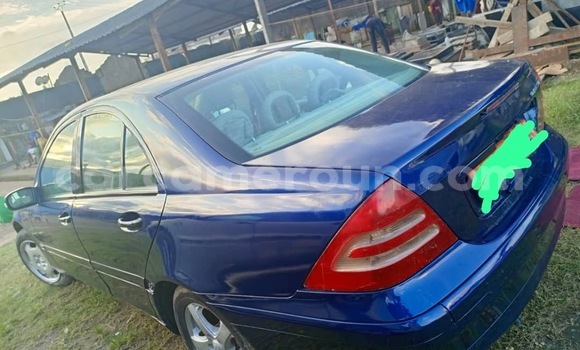 Sayi Na hannu Mercedes‒Benz C-klasse Blue Mota in Douala a Ƙasar Kamaru