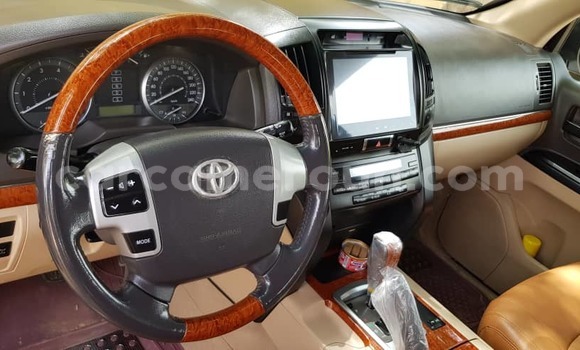 Acheter Occasion Voiture Toyota Land Cruiser Blanc à Douala, Littoral Cameroon Acheter Occasion Voiture Toyota Land Cruiser Blanc à Douala, Littoral Cameroon