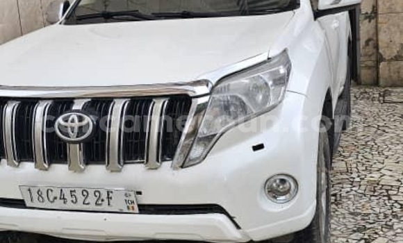 Sayi Sabo Toyota Prado White Mota in Douala a Ƙasar Kamaru