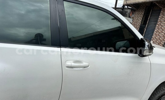 Acheter Neuf Voiture Toyota Prado Blanc à Douala, Littoral Cameroon Acheter Neuf Voiture Toyota Prado Blanc à Douala, Littoral Cameroon