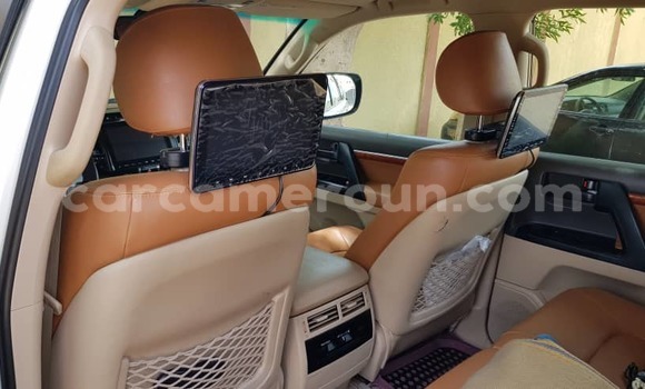 Acheter Occasion Voiture Toyota Land Cruiser Blanc à Douala, Littoral Cameroon Acheter Occasion Voiture Toyota Land Cruiser Blanc à Douala, Littoral Cameroon