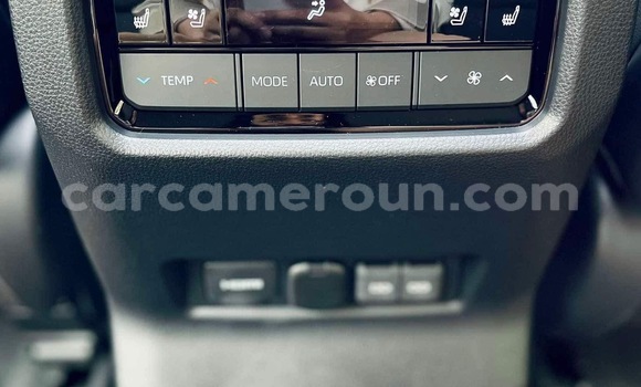 Sayi Sabo Toyota Land Cruiser White Mota in Douala a Ƙasar Kamaru Sayi Sabo Toyota Land Cruiser White Mota in Douala a Ƙasar Kamaru