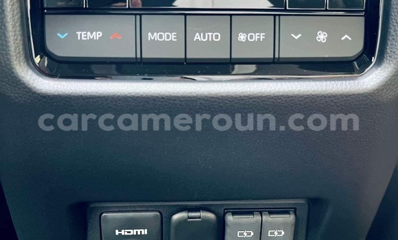 Sayi Sabo Toyota Land Cruiser White Mota in Douala a Ƙasar Kamaru Sayi Sabo Toyota Land Cruiser White Mota in Douala a Ƙasar Kamaru