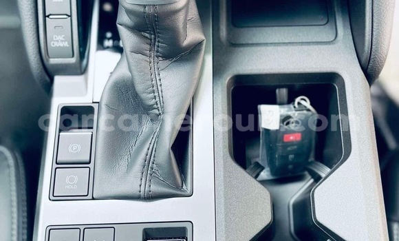 Sayi Sabo Toyota Land Cruiser White Mota in Douala a Ƙasar Kamaru Sayi Sabo Toyota Land Cruiser White Mota in Douala a Ƙasar Kamaru