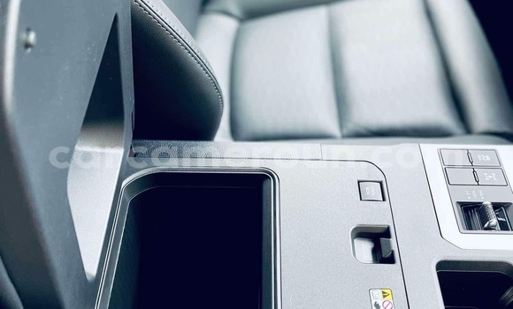 Sayi Sabo Toyota Land Cruiser White Mota in Douala a Ƙasar Kamaru Sayi Sabo Toyota Land Cruiser White Mota in Douala a Ƙasar Kamaru