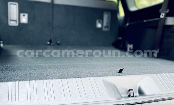 Sayi Sabo Toyota Land Cruiser White Mota in Douala a Ƙasar Kamaru Sayi Sabo Toyota Land Cruiser White Mota in Douala a Ƙasar Kamaru