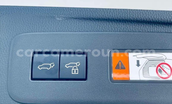 Sayi Sabo Toyota Land Cruiser White Mota in Douala a Ƙasar Kamaru Sayi Sabo Toyota Land Cruiser White Mota in Douala a Ƙasar Kamaru