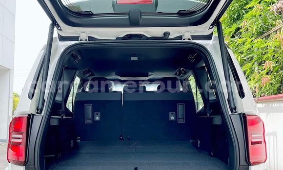 Sayi Sabo Toyota Land Cruiser White Mota in Douala a Ƙasar Kamaru Sayi Sabo Toyota Land Cruiser White Mota in Douala a Ƙasar Kamaru