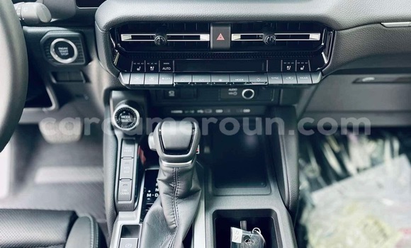 Sayi Sabo Toyota Land Cruiser White Mota in Douala a Ƙasar Kamaru Sayi Sabo Toyota Land Cruiser White Mota in Douala a Ƙasar Kamaru