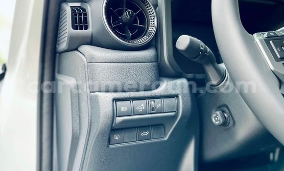 Sayi Sabo Toyota Land Cruiser White Mota in Douala a Ƙasar Kamaru Sayi Sabo Toyota Land Cruiser White Mota in Douala a Ƙasar Kamaru