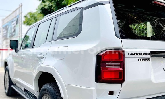 Sayi Sabo Toyota Land Cruiser White Mota in Douala a Ƙasar Kamaru Sayi Sabo Toyota Land Cruiser White Mota in Douala a Ƙasar Kamaru