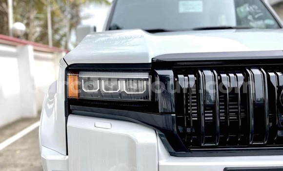 Sayi Sabo Toyota Land Cruiser White Mota in Douala a Ƙasar Kamaru Sayi Sabo Toyota Land Cruiser White Mota in Douala a Ƙasar Kamaru