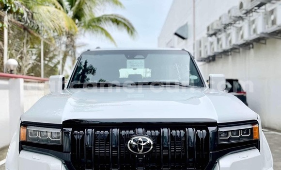 Sayi Sabo Toyota Land Cruiser White Mota in Douala a Ƙasar Kamaru Sayi Sabo Toyota Land Cruiser White Mota in Douala a Ƙasar Kamaru