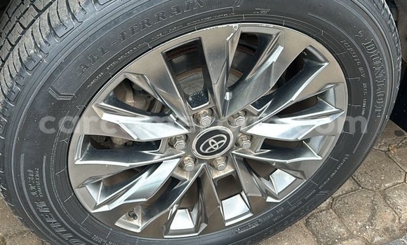 Acheter Neuf Voiture Toyota Land Cruiser Noir à Yaoundé, Central Cameroon Acheter Neuf Voiture Toyota Land Cruiser Noir à Yaoundé, Central Cameroon