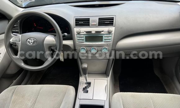 Sayi Na hannu Toyota Camry Blue Mota in Douala a Ƙasar Kamaru Sayi Na hannu Toyota Camry Blue Mota in Douala a Ƙasar Kamaru