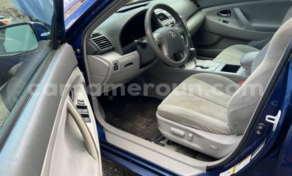 Sayi Na hannu Toyota Camry Blue Mota in Douala a Ƙasar Kamaru Sayi Na hannu Toyota Camry Blue Mota in Douala a Ƙasar Kamaru