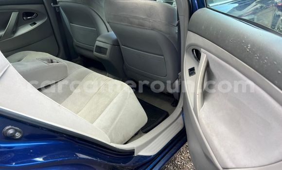 Sayi Na hannu Toyota Camry Blue Mota in Douala a Ƙasar Kamaru Sayi Na hannu Toyota Camry Blue Mota in Douala a Ƙasar Kamaru