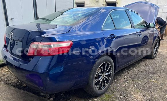 Sayi Na hannu Toyota Camry Blue Mota in Douala a Ƙasar Kamaru Sayi Na hannu Toyota Camry Blue Mota in Douala a Ƙasar Kamaru