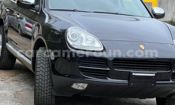 Sayi Sabo Porsche Cayenne Black Mota in Douala a Ƙasar Kamaru