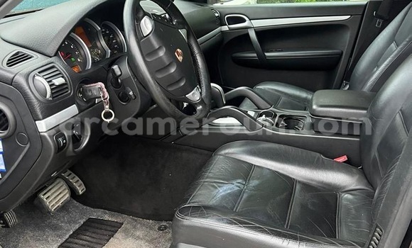 Sayi Sabo Porsche Cayenne Black Mota in Douala a Ƙasar Kamaru Sayi Sabo Porsche Cayenne Black Mota in Douala a Ƙasar Kamaru