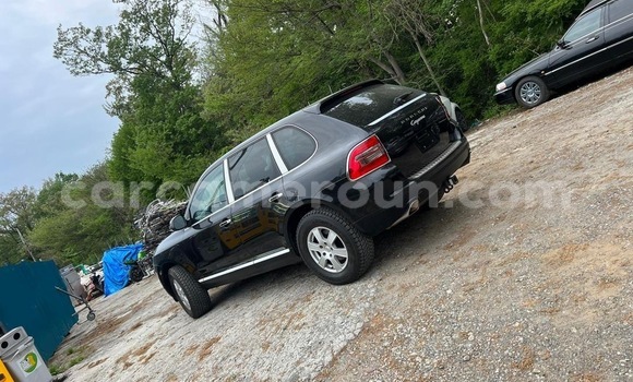 Sayi Sabo Porsche Cayenne Black Mota in Douala a Ƙasar Kamaru Sayi Sabo Porsche Cayenne Black Mota in Douala a Ƙasar Kamaru