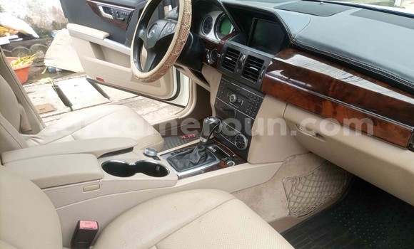 Sayi Na hannu Mercedes‒Benz GLK–Class White Mota in Douala a Ƙasar Kamaru Sayi Na hannu Mercedes‒Benz GLK–Class White Mota in Douala a Ƙasar Kamaru