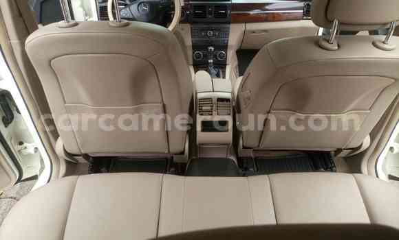 Sayi Na hannu Mercedes‒Benz GLK–Class White Mota in Douala a Ƙasar Kamaru Sayi Na hannu Mercedes‒Benz GLK–Class White Mota in Douala a Ƙasar Kamaru