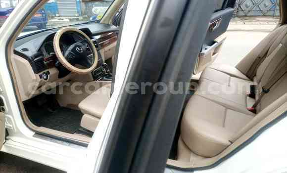 Sayi Na hannu Mercedes‒Benz GLK–Class White Mota in Douala a Ƙasar Kamaru Sayi Na hannu Mercedes‒Benz GLK–Class White Mota in Douala a Ƙasar Kamaru