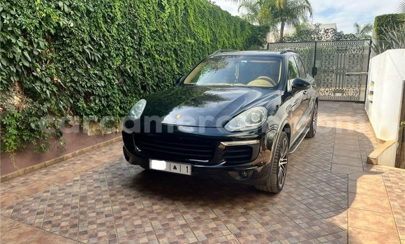 Sayi Sabo Porsche Cayenne Black Mota in Douala a Ƙasar Kamaru Sayi Sabo Porsche Cayenne Black Mota in Douala a Ƙasar Kamaru
