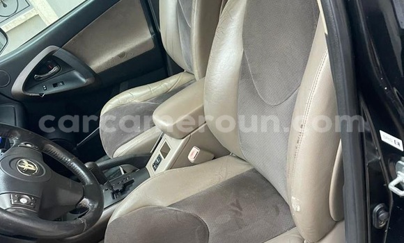 Sayi Na hannu Toyota Vanguard Black Mota in Douala a Ƙasar Kamaru Sayi Na hannu Toyota Vanguard Black Mota in Douala a Ƙasar Kamaru