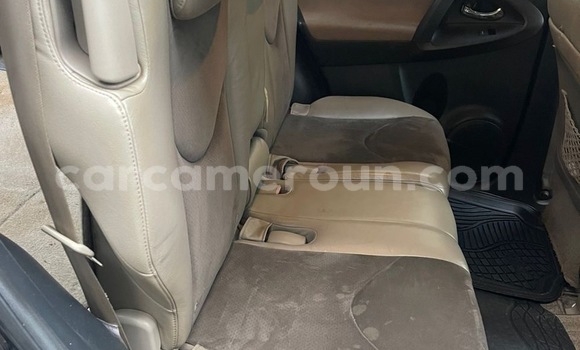 Sayi Na hannu Toyota Vanguard Black Mota in Douala a Ƙasar Kamaru Sayi Na hannu Toyota Vanguard Black Mota in Douala a Ƙasar Kamaru