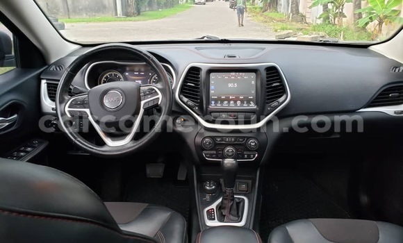 Sayi Imported Jeep Grand Cherokee Sauran Mota in Douala a Ƙasar Kamaru Sayi Imported Jeep Grand Cherokee Sauran Mota in Douala a Ƙasar Kamaru