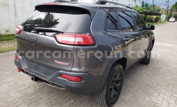 Sayi Imported Jeep Grand Cherokee Sauran Mota in Douala a Ƙasar Kamaru Sayi Imported Jeep Grand Cherokee Sauran Mota in Douala a Ƙasar Kamaru
