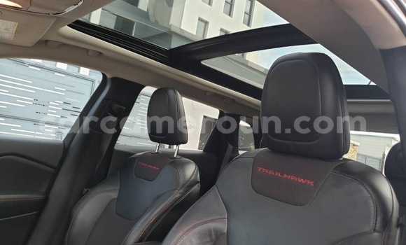 Sayi Imported Jeep Grand Cherokee Sauran Mota in Douala a Ƙasar Kamaru Sayi Imported Jeep Grand Cherokee Sauran Mota in Douala a Ƙasar Kamaru